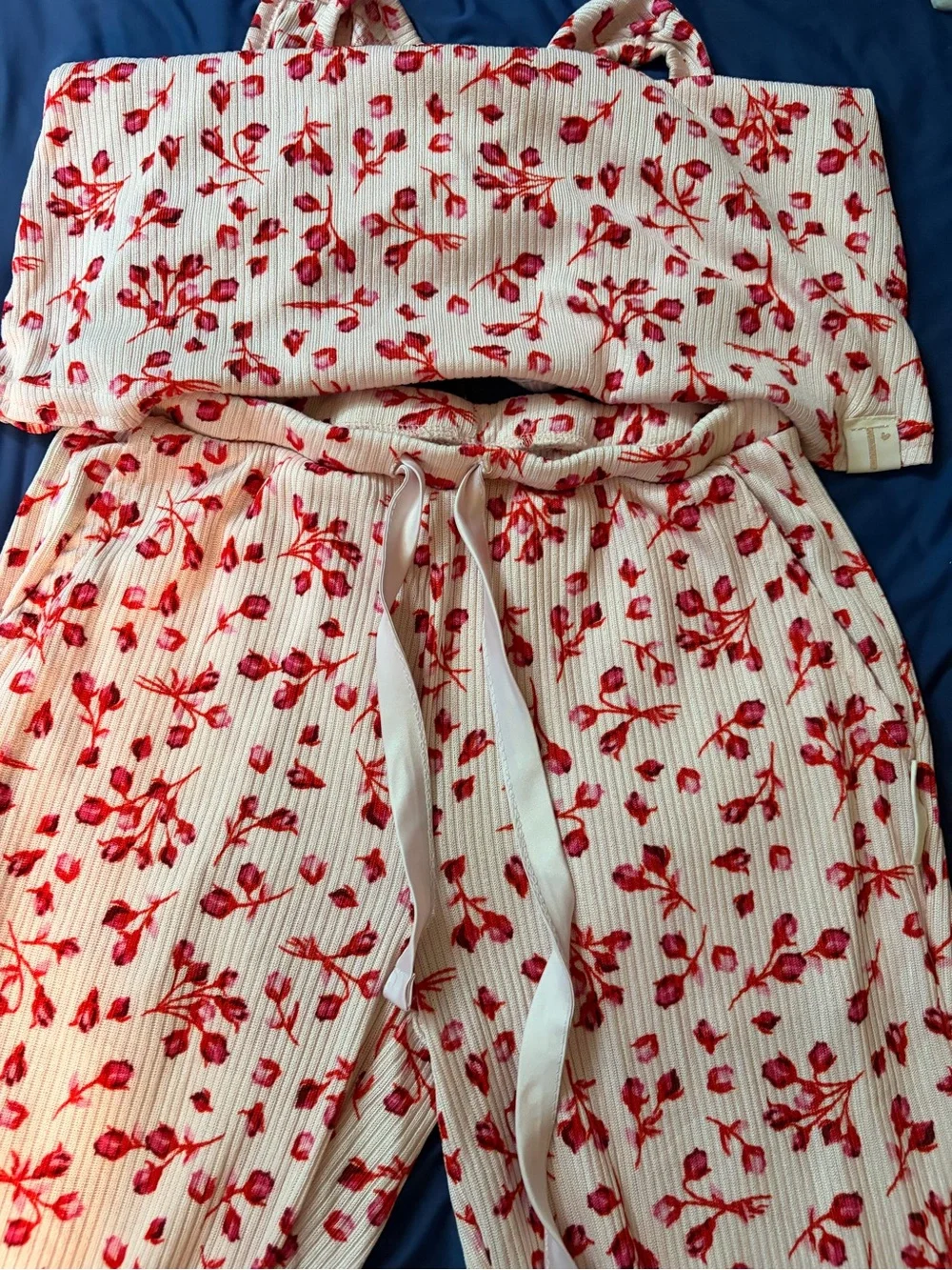 Women’s Pink and red  Floral Tank & Pant Pajama Set. Pants are ankle pants.